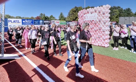 Cupcake event honors breast cancer survivors, fighters